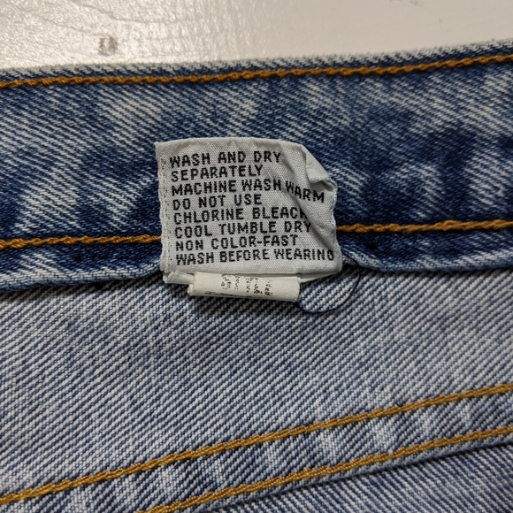 Jordache • Vintage Acid Wash Button Hem Mom Jeans - Picture 6 of 7